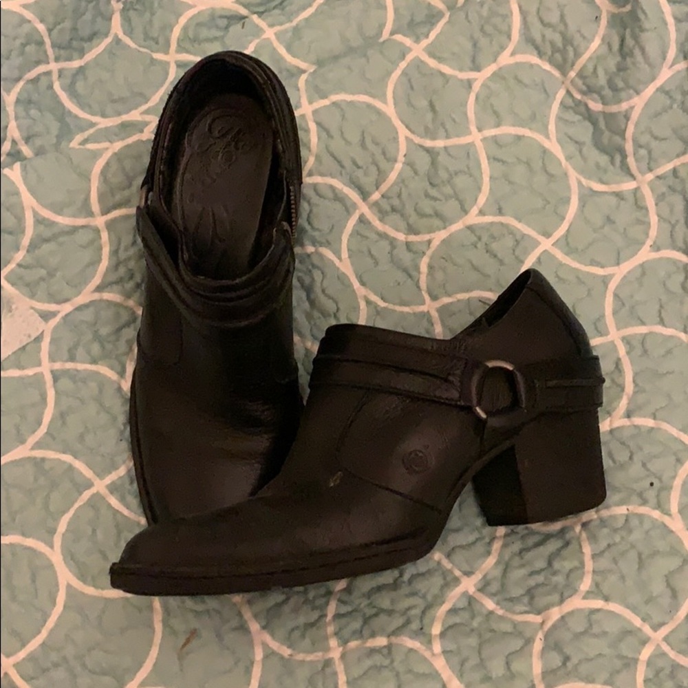 Born Booties sz 9